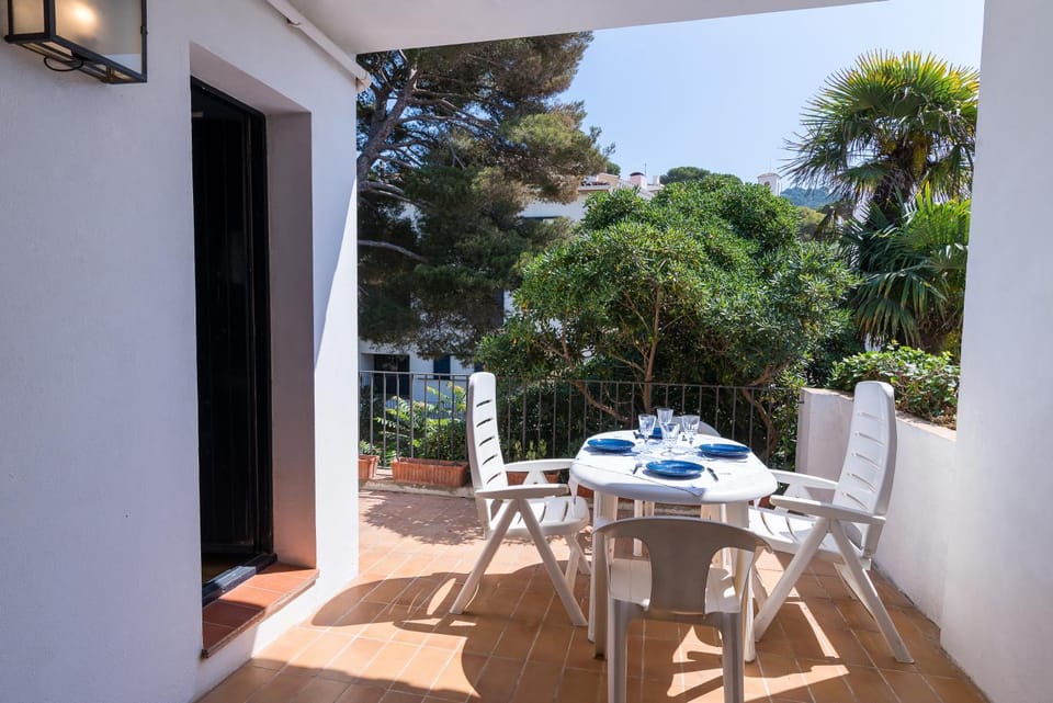 Patio, Day, Garden, View (from property/room), Balcony/Terrace, Dining area, Garden view