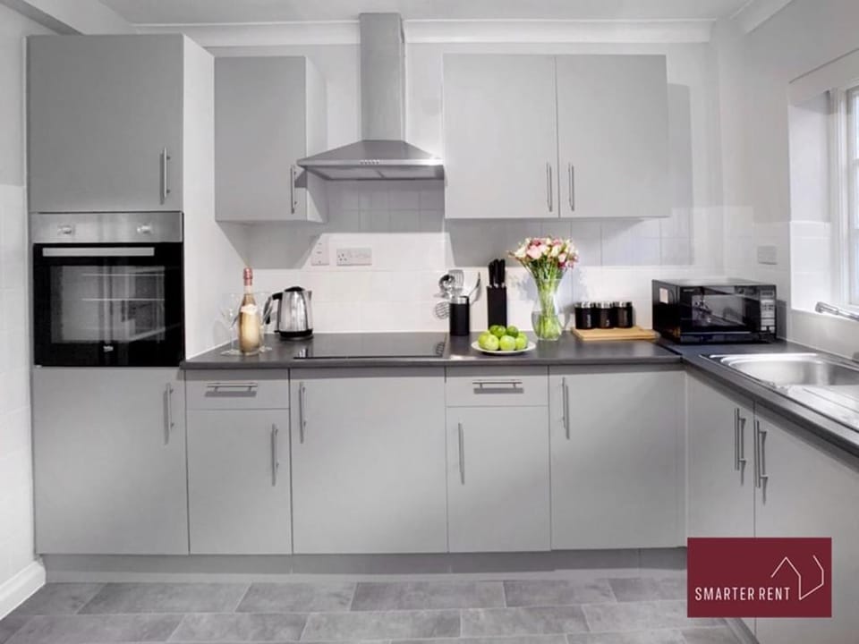 Maidenhead - 3 Bedroom House - Garden House in Maidenhead