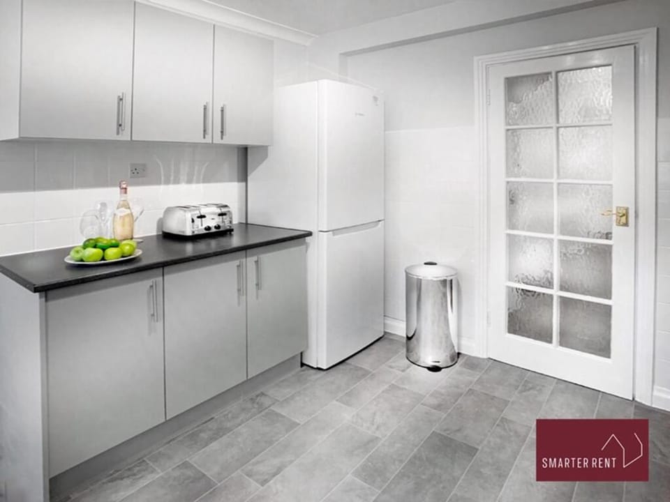 Maidenhead - 3 Bedroom House - Garden House in Maidenhead