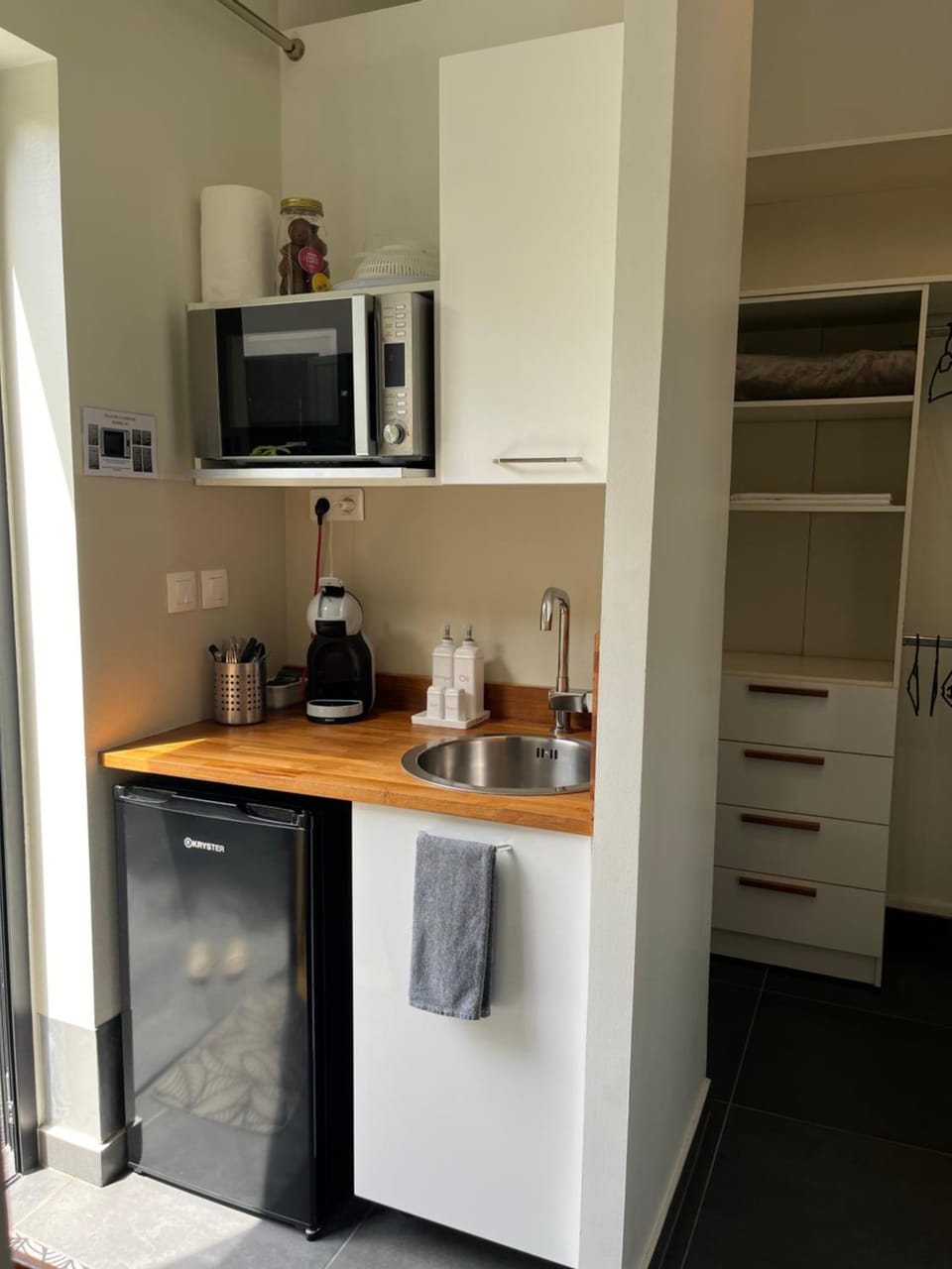 Kitchen or kitchenette