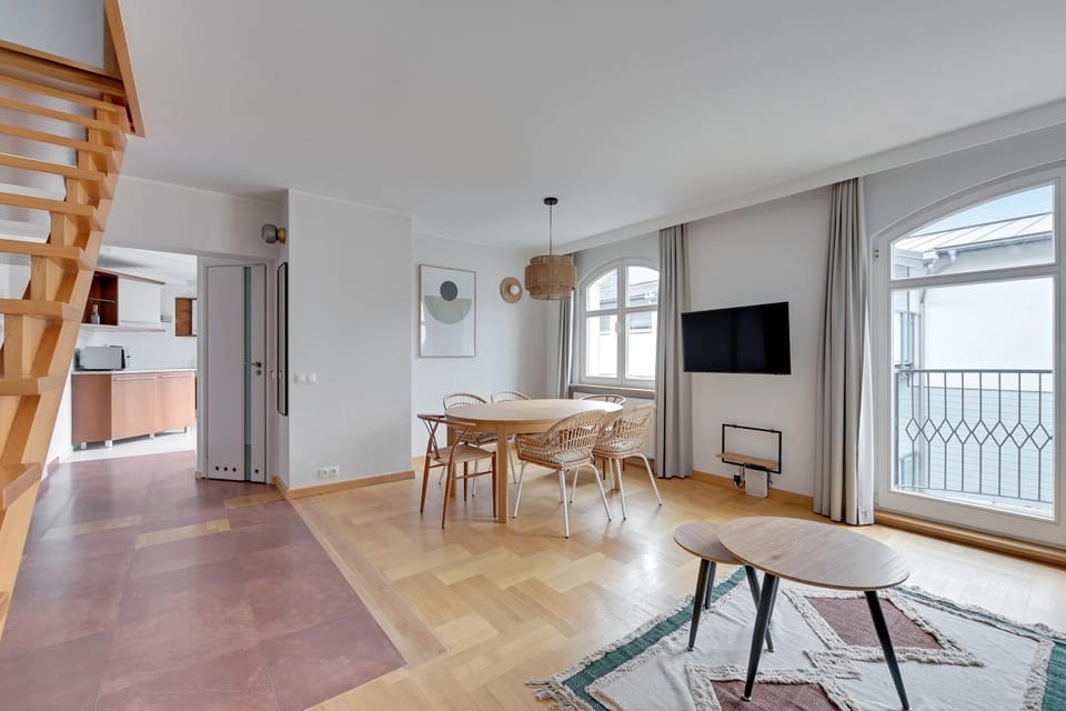 TV and multimedia, Balcony/Terrace, Living room, Photo of the whole room, Seating area, Dining area, Area and facilities