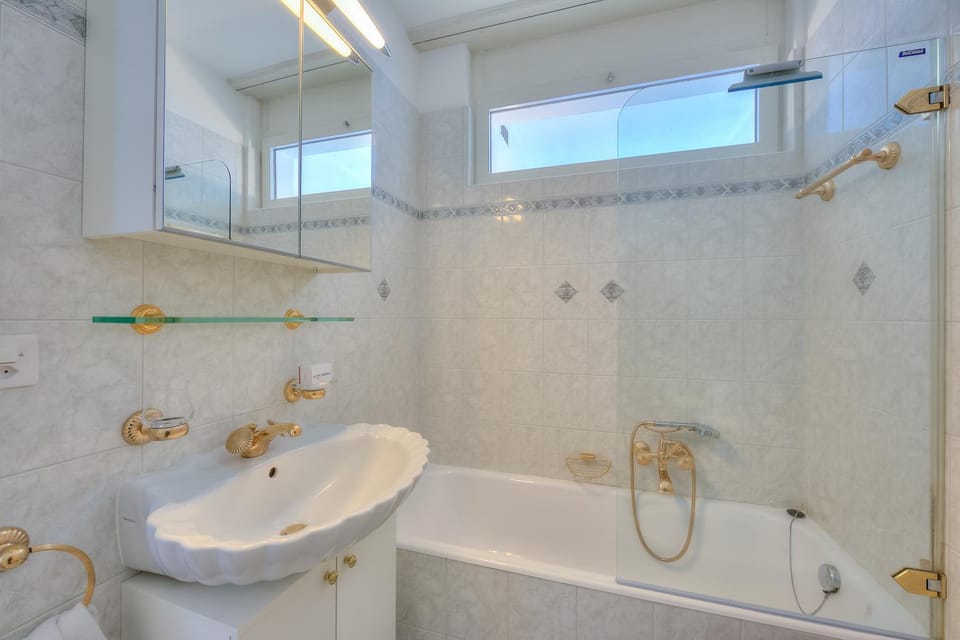 Bathroom, Bath