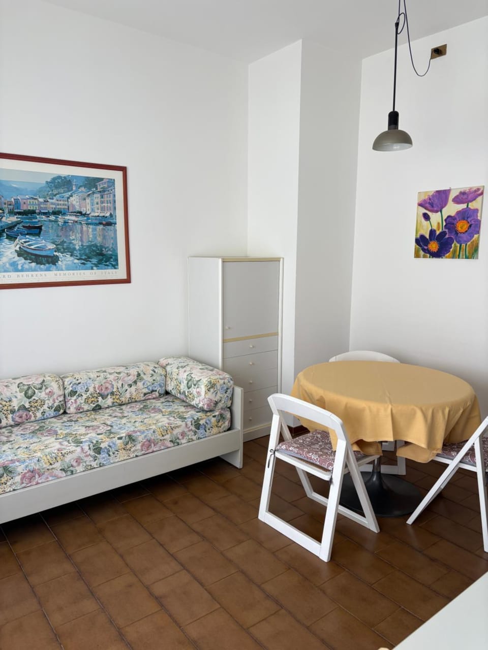 Bed, Living room, Seating area, Dining area
