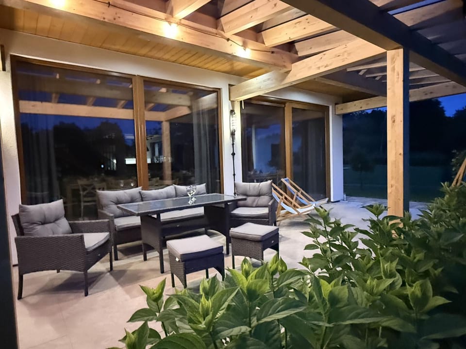 Property building, Balcony/Terrace, Seating area