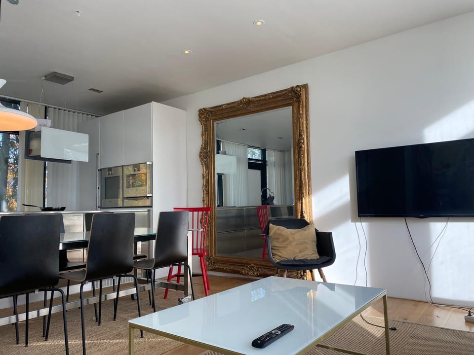 Communal lounge/ TV room