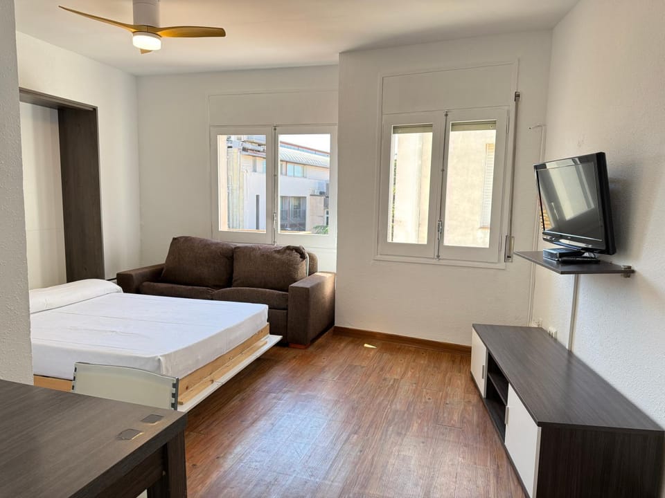 Bed, Seating area