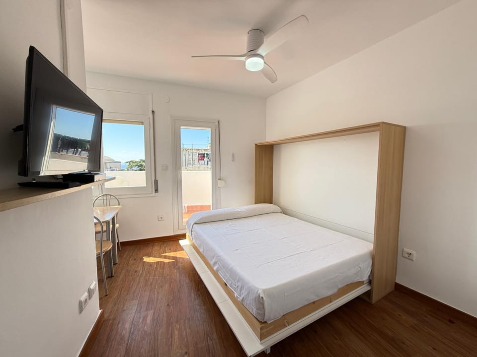 Bed, TV and multimedia