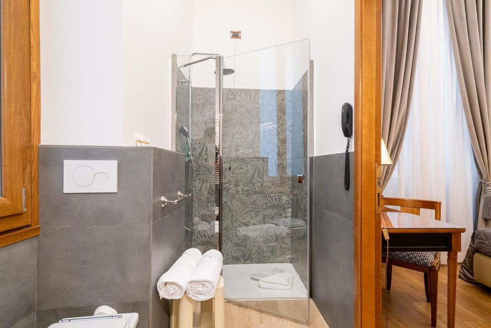 Shower, Bathroom, towels