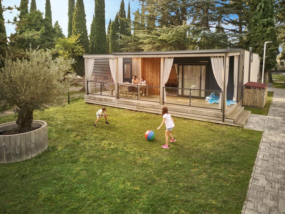 Property building, Guests, Guests