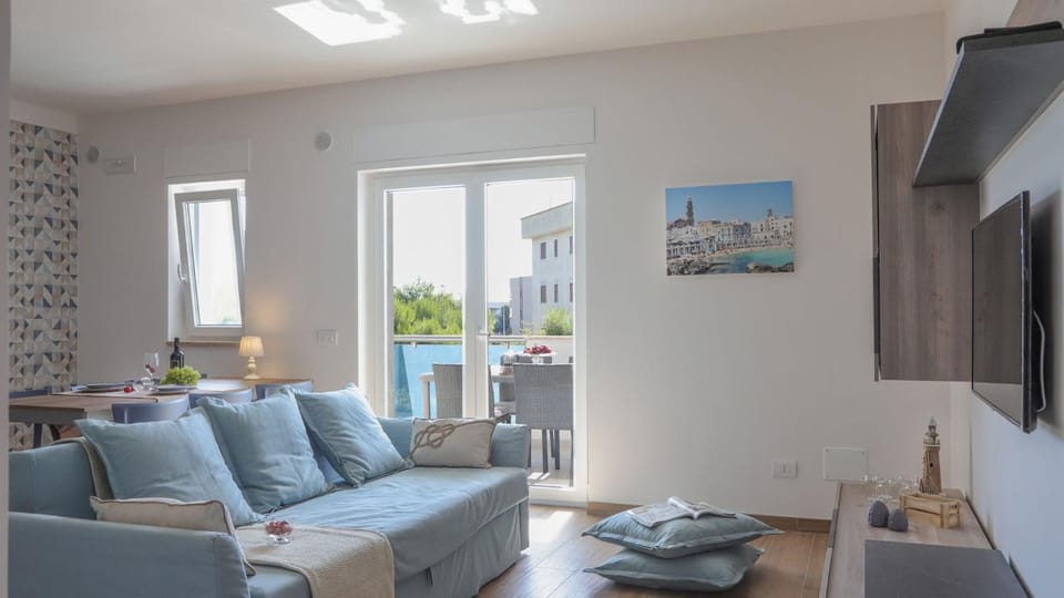 Dimora Paradiso, Monopoli, Puglia, Sea-View, Stylish, Family Friendly Home Apartment in Apulia