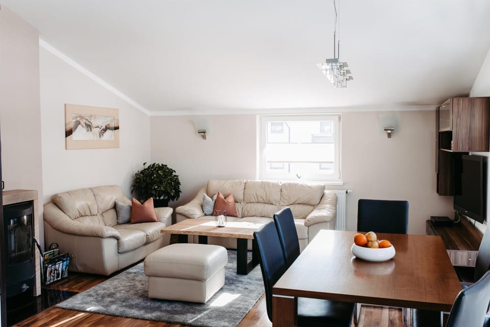 TV and multimedia, Living room, Dining area