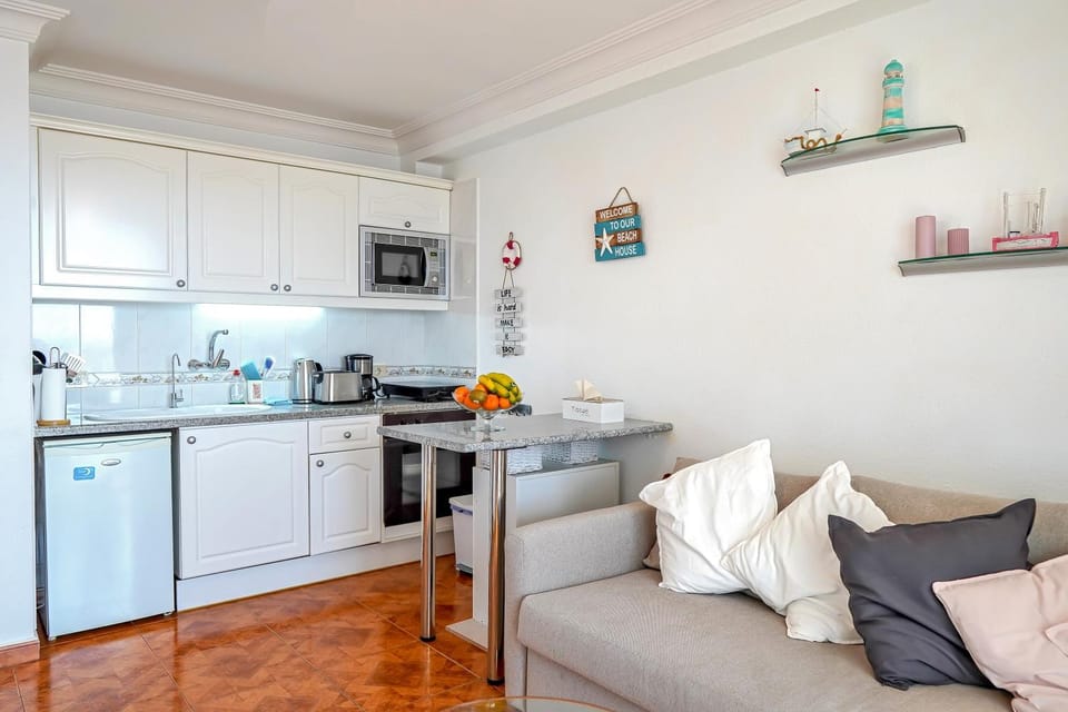 Kitchen or kitchenette, Seating area