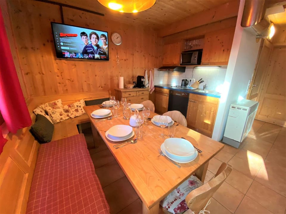 Dining area, kitchen