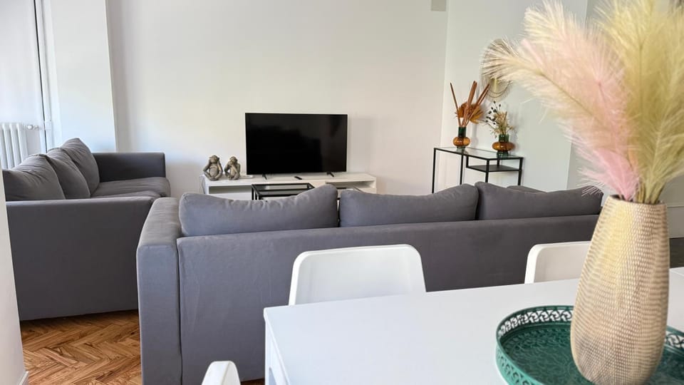 Communal lounge/ TV room, Dining area