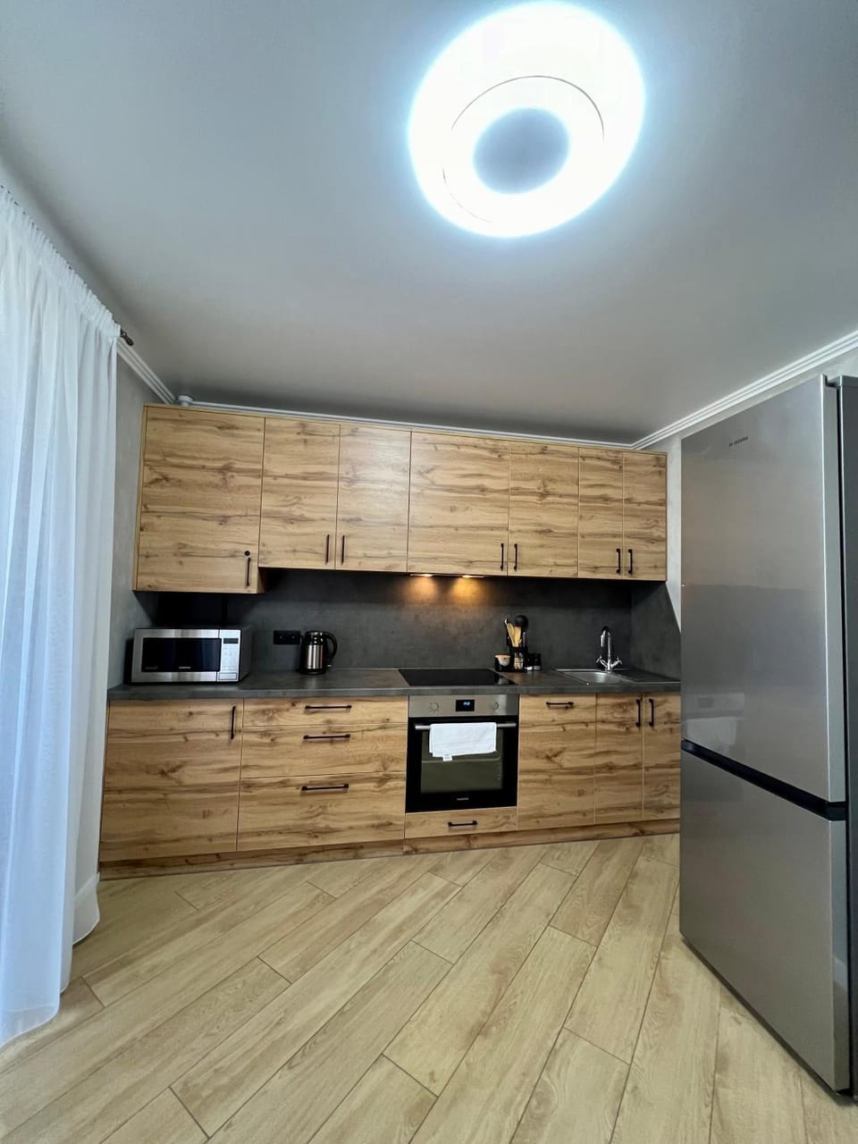 Kitchen or kitchenette, minibar, oven, stove