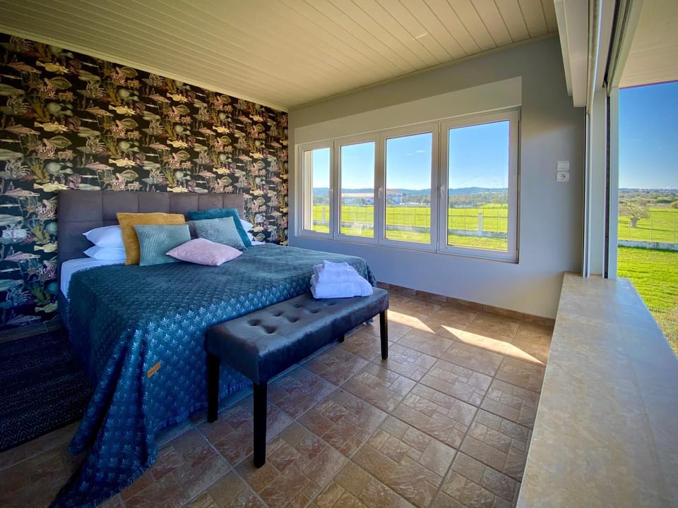 Bed, View (from property/room), Photo of the whole room, Bedroom, City view, Garden view, Sea view