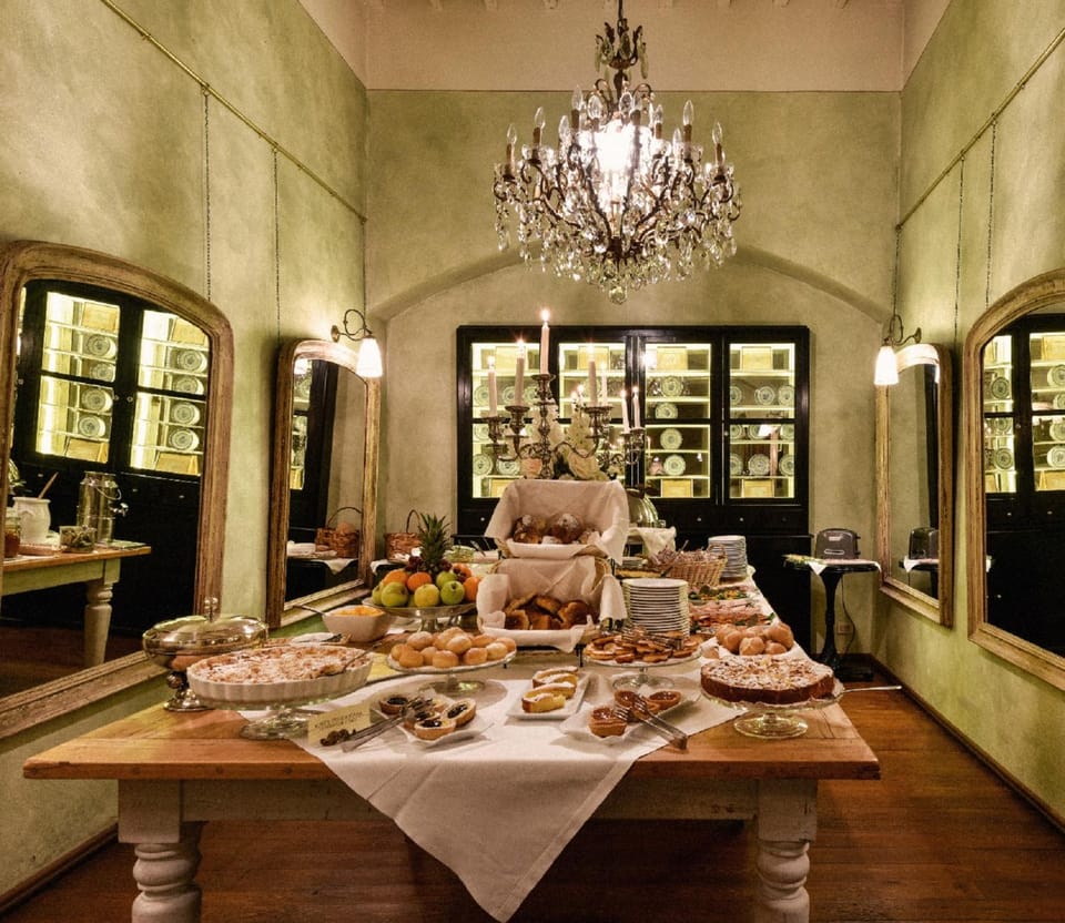 Lounge or bar, Buffet breakfast