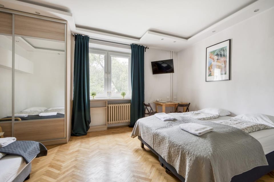Bed, TV and multimedia, Photo of the whole room