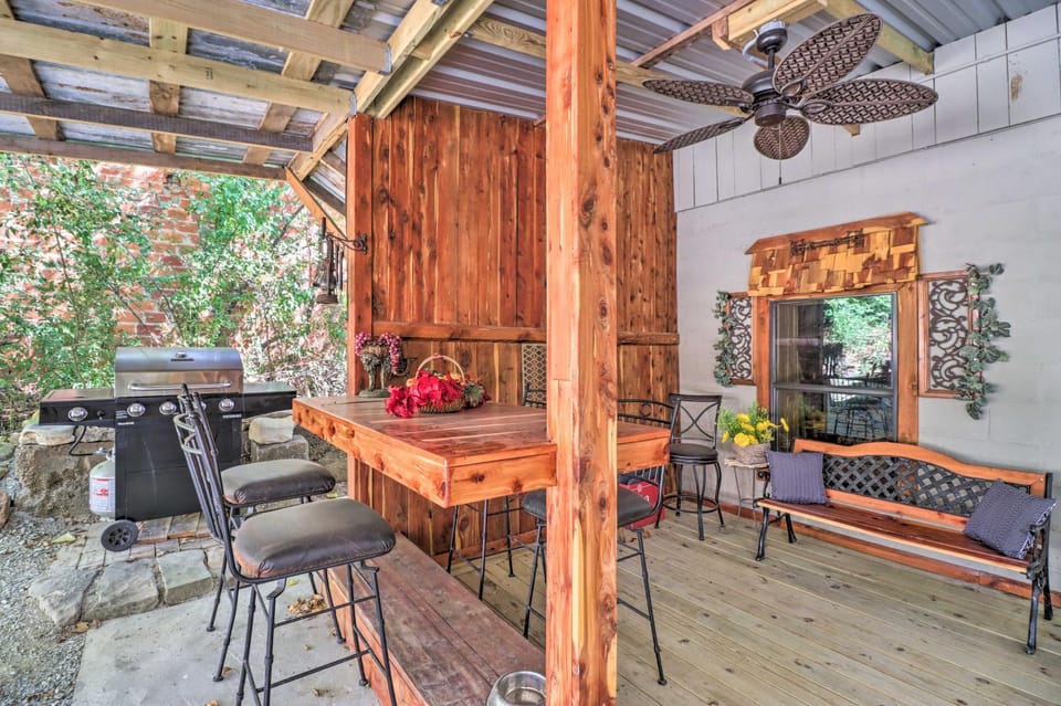 Quiet, Historic Manor Located in Ghost Town! House in Arkansas