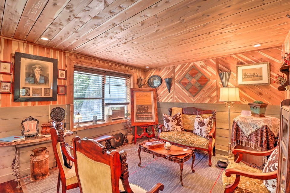 Quiet, Historic Manor Located in Ghost Town! House in Arkansas