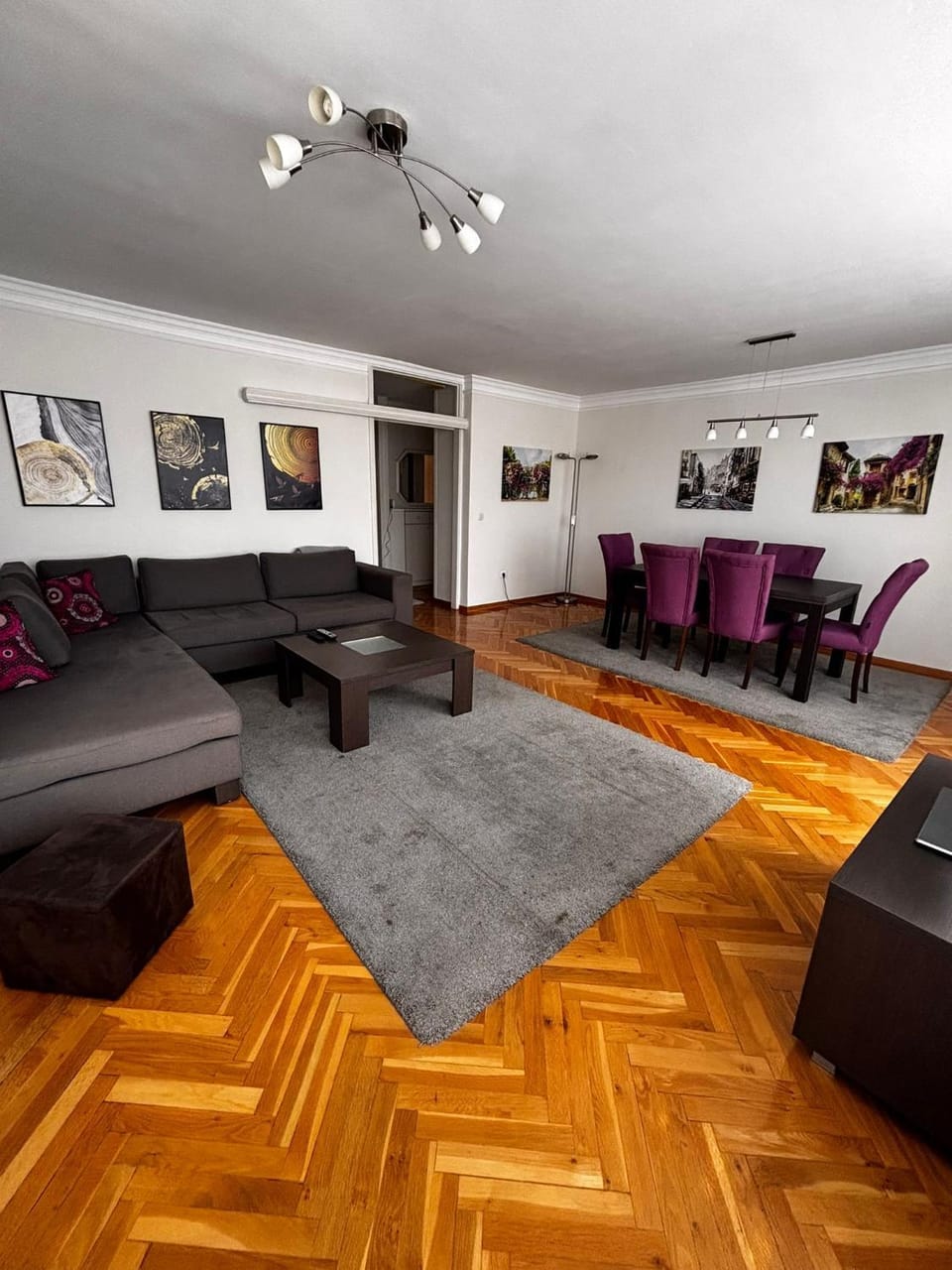 Living room, Seating area