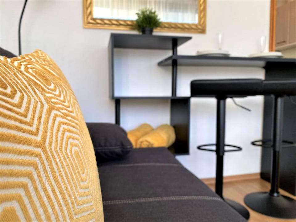 Living room, Decorative detail, Seating area