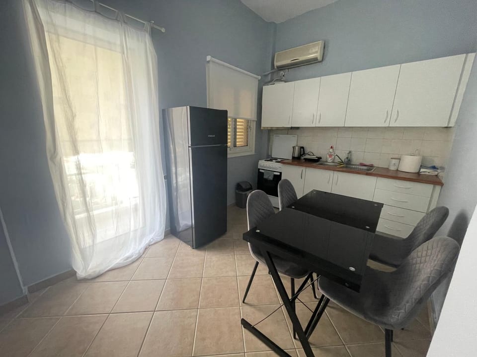 Dining area, pet friendly, stove