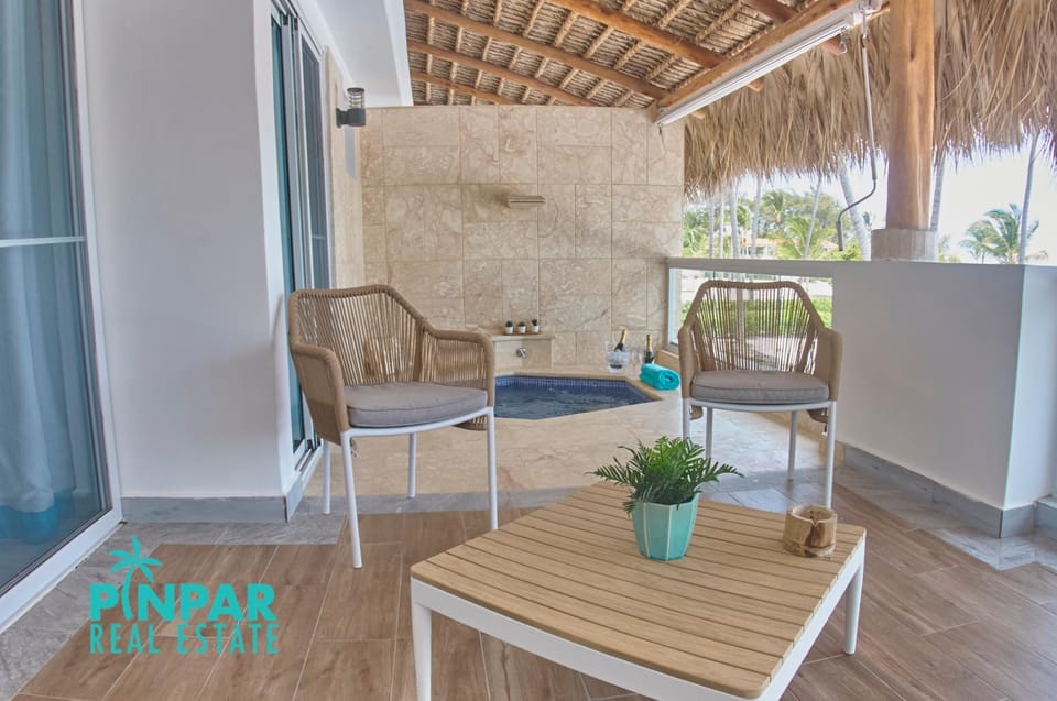 Day, Hot Tub, Balcony/Terrace, Seating area