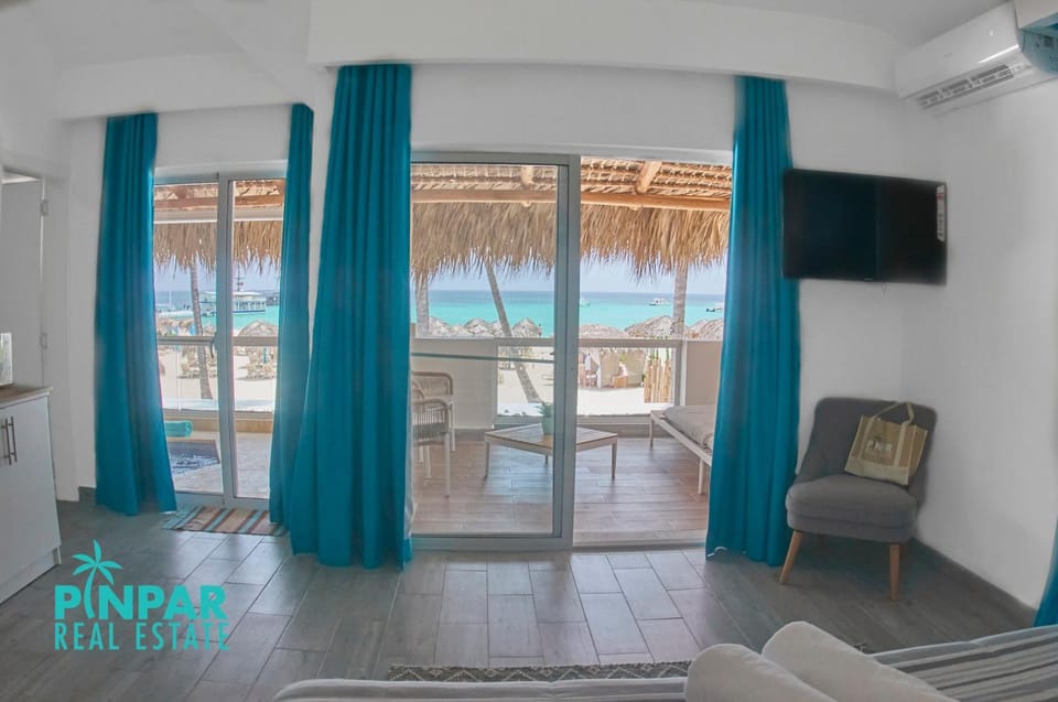 Communal lounge/ TV room, Bed, TV and multimedia, Bedroom