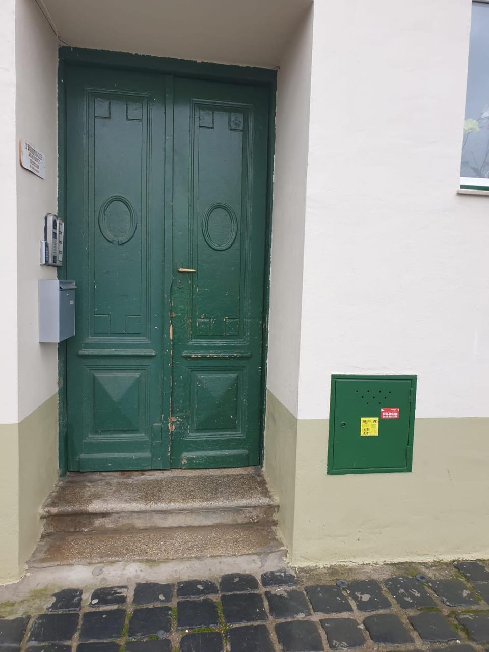 Facade/entrance