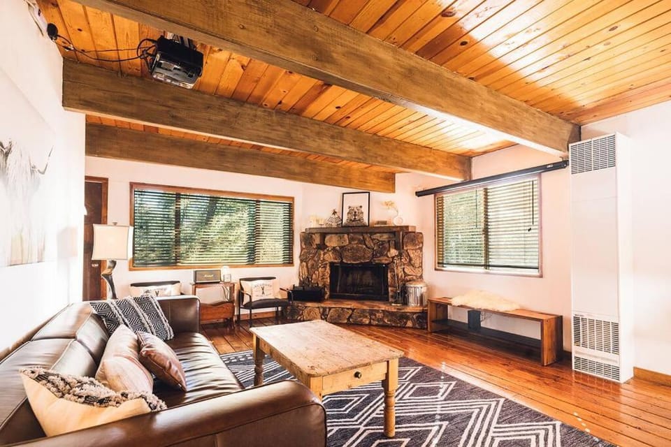 Living room, Seating area, flat iron, internet