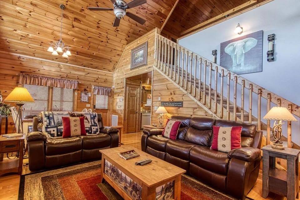 Wear We Belong, Mtn Views, Hot Tub, Pool Table, 560 FREE tickets each paid day Chalet in Sevier County