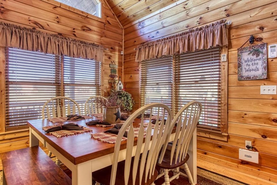 Wear We Belong, Mtn Views, Hot Tub, Pool Table, 560 FREE tickets each paid day Chalet in Sevier County