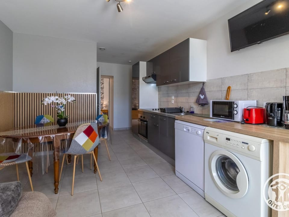 Gîte de charme 4 pers avec spa privatif, terrasse, et équipements complets au cœur d'un village viticole - FR-1-622-20 House in Pays de la Loire