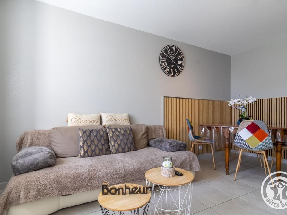 Gîte de charme 4 pers avec spa privatif, terrasse, et équipements complets au cœur d'un village viticole - FR-1-622-20 House in Pays de la Loire
