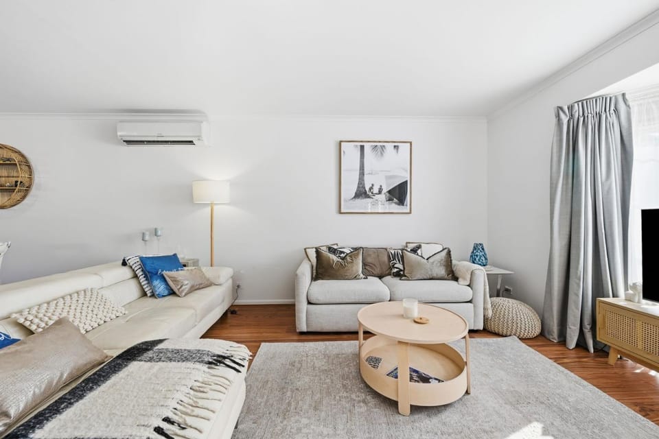 Salty Kisses House in Inverloch