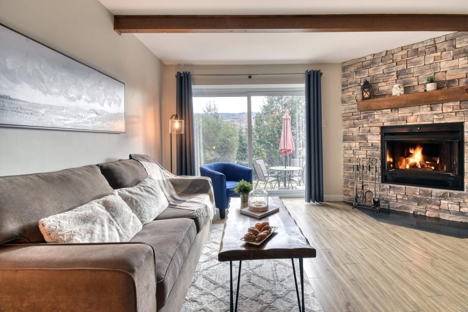 Elegant Apartment - View Tremblant Versant South Apartment in Mont-Tremblant