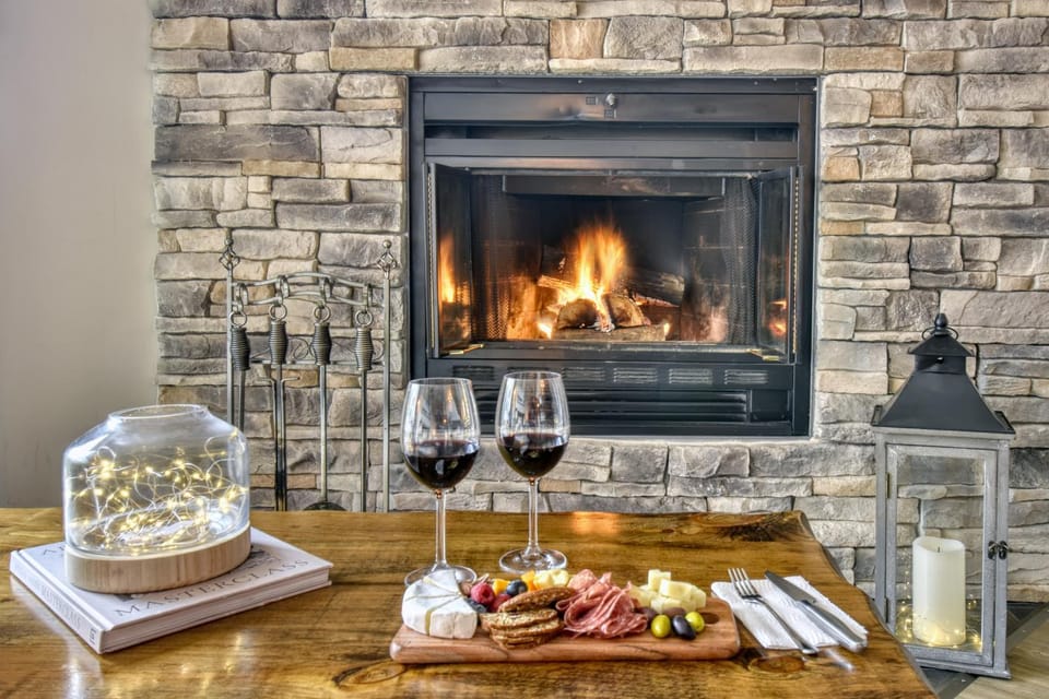 Elegant Apartment - View Tremblant Versant South Apartment in Mont-Tremblant