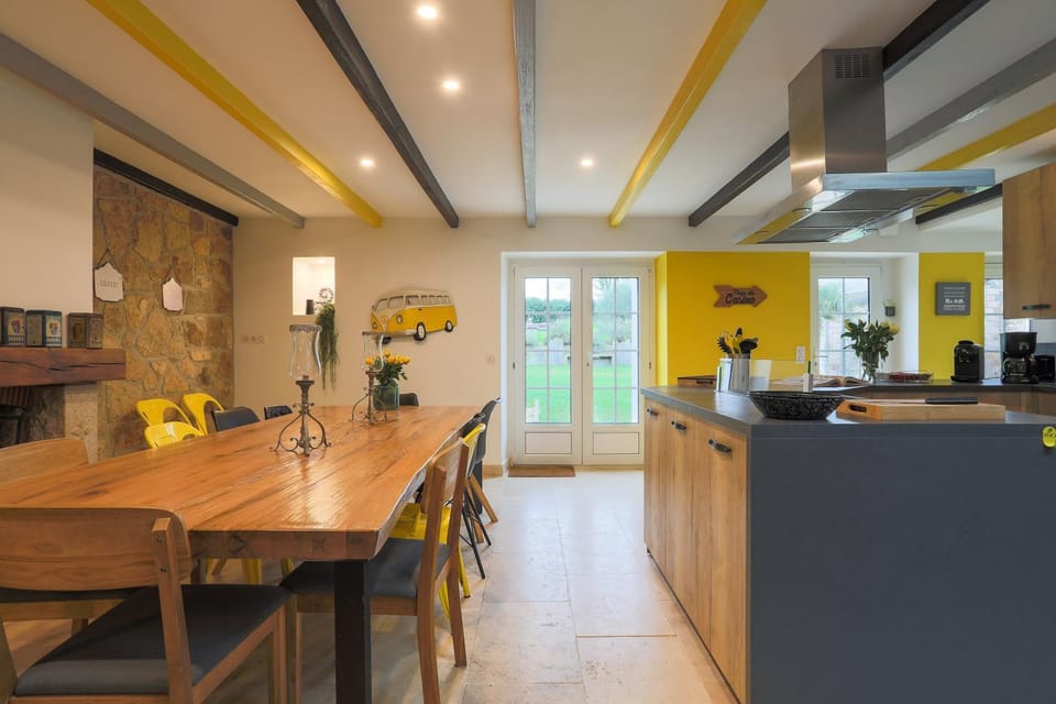 Property building, Kitchen or kitchenette, Living room