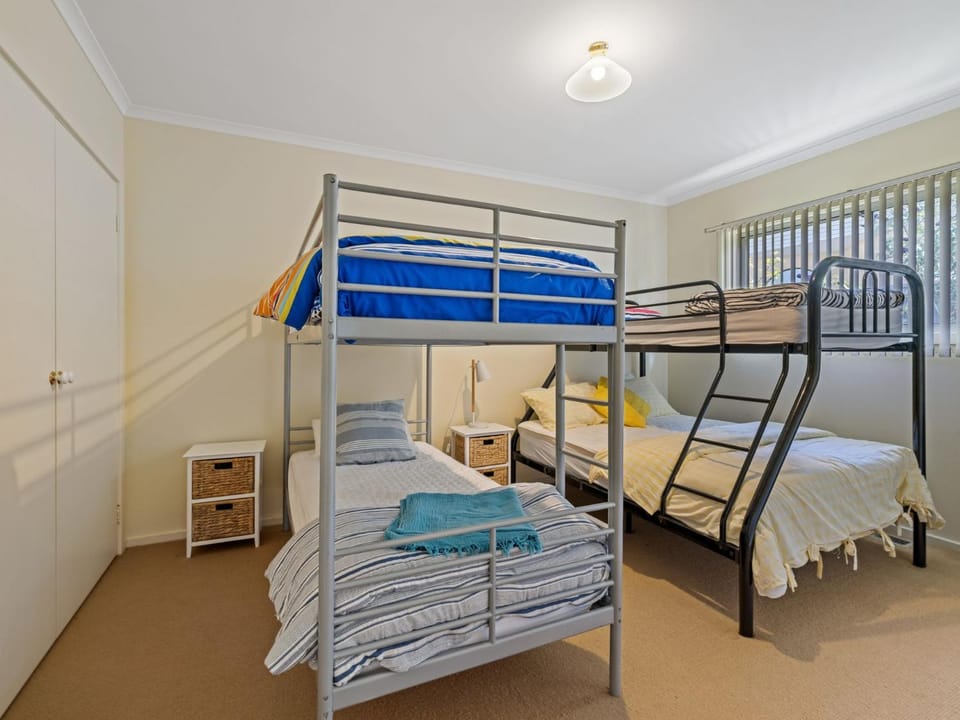 Bedroom, bunk bed