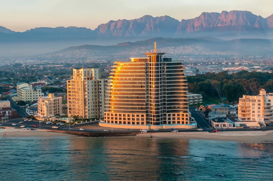 Property building, Nearby landmark, Neighbourhood, Bird's eye view, City view, Sunrise, Sunset