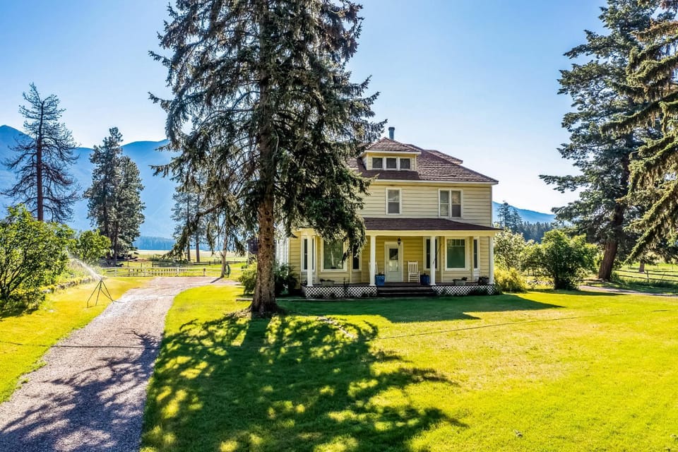 Columbia Falls Ranch Living House in Idaho