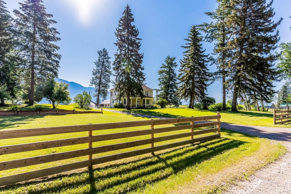 Columbia Falls Ranch Living House in Idaho
