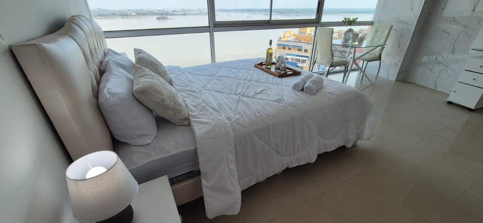 Ecusuites Riverfront Horizon Puerto Santana 1206 Apartment in Guayaquil