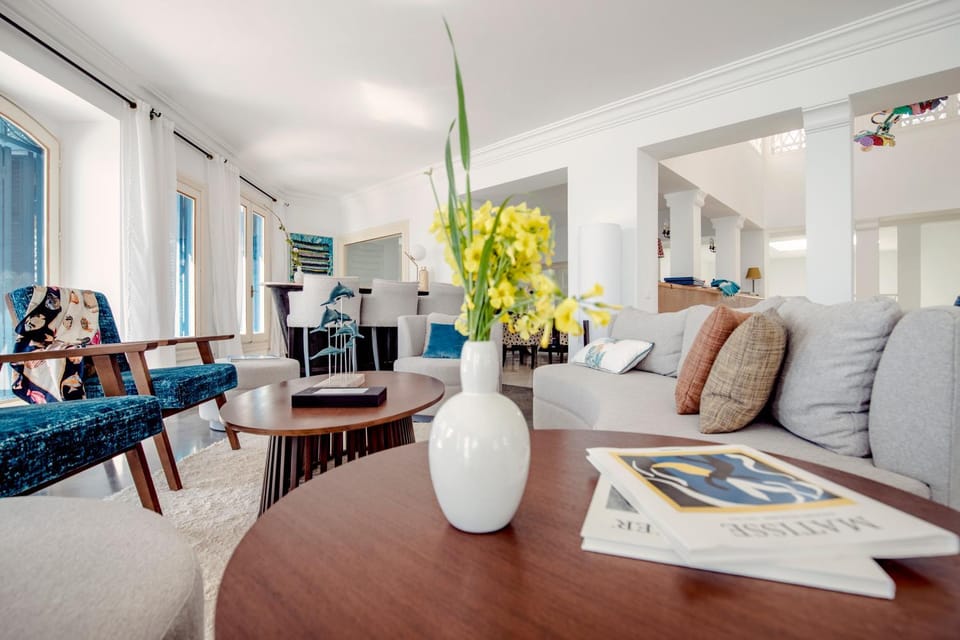 Living room, Seating area