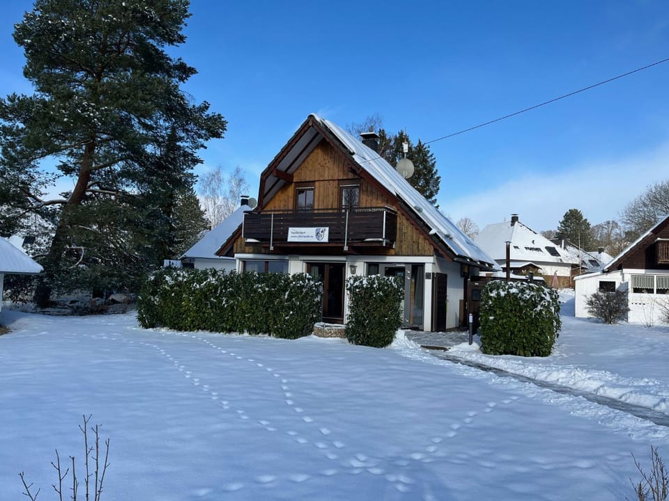 Property building, Winter, Garden, Balcony/Terrace, Swimming pool