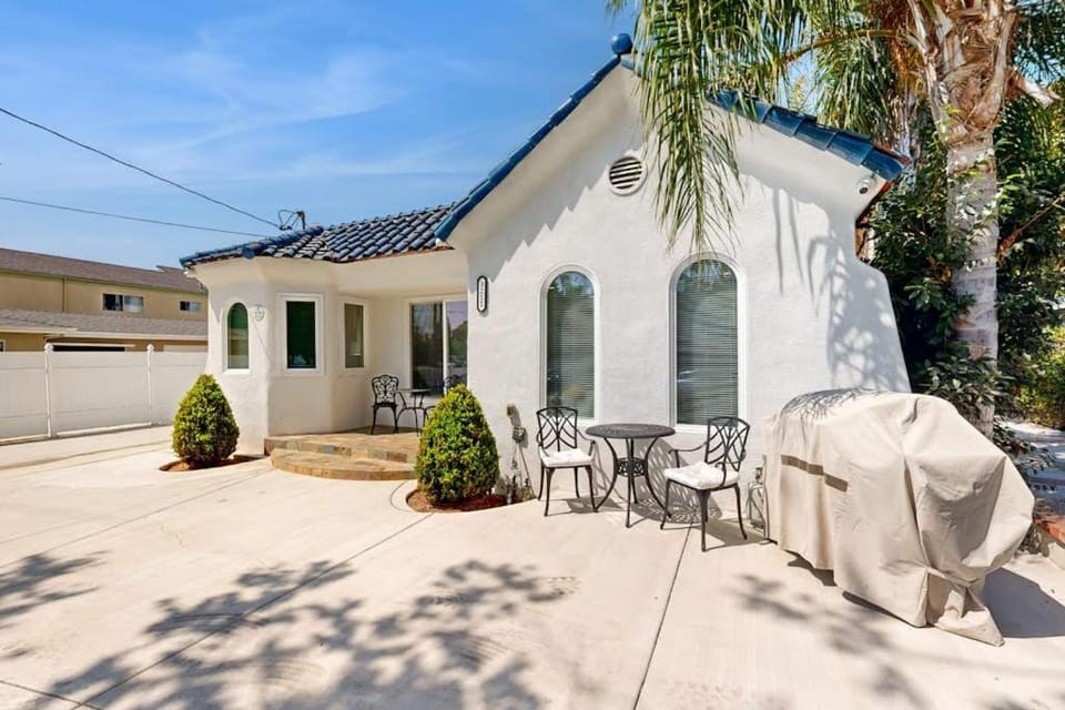 Blue Skies House in Costa Mesa