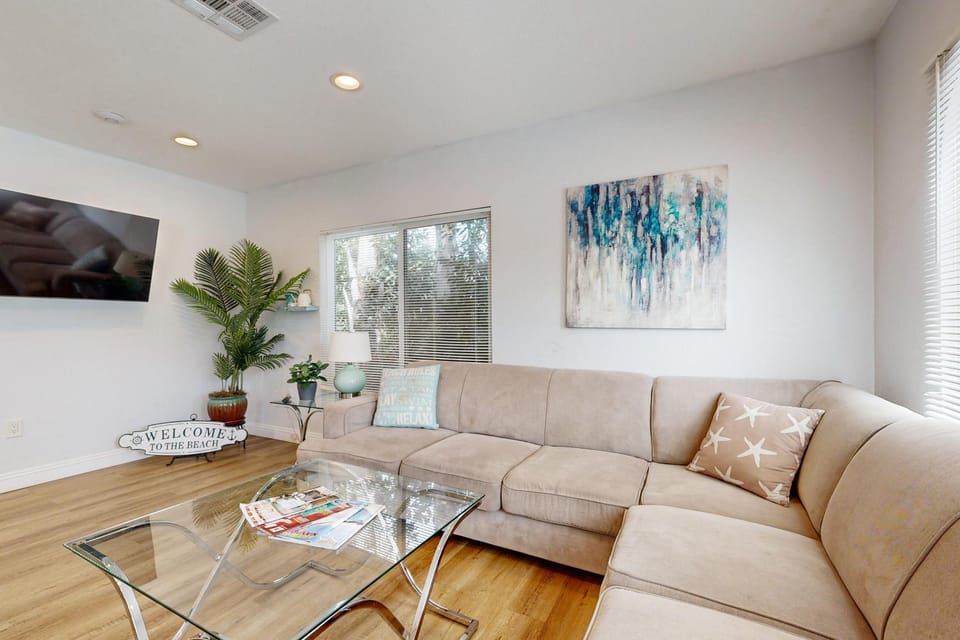 Blue Skies House in Costa Mesa