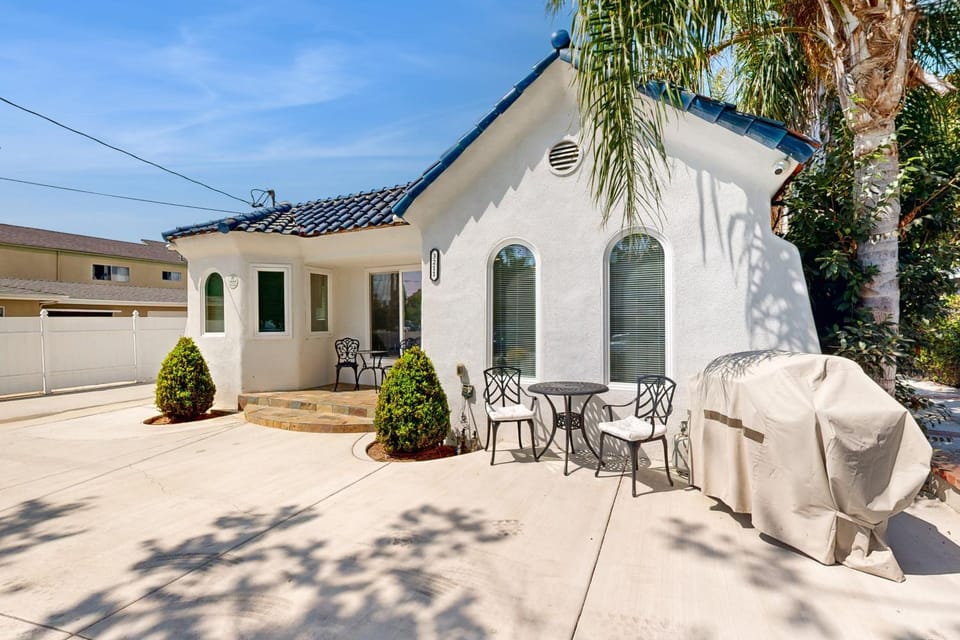 Blue Skies House in Costa Mesa