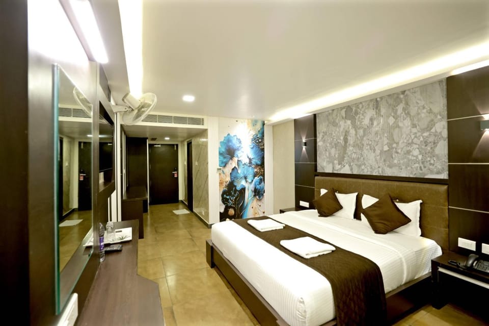 Photo of the whole room, Bedroom, air conditioner